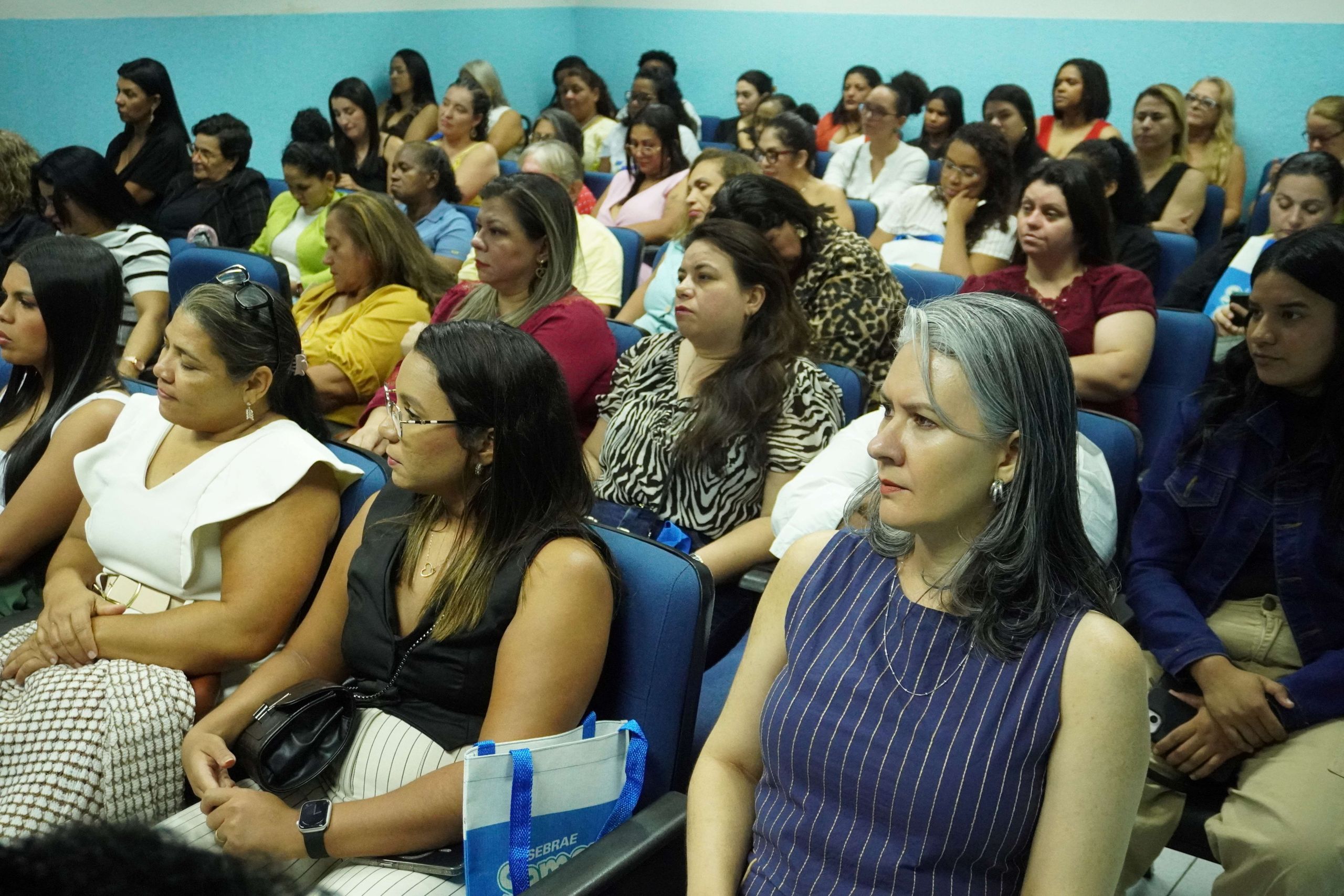 Representantes do Sebrae e parceiras locais prestigiam o evento, reforçando o compromisso com iniciativas que ampliam oportunidades para mulheres empreendedoras.