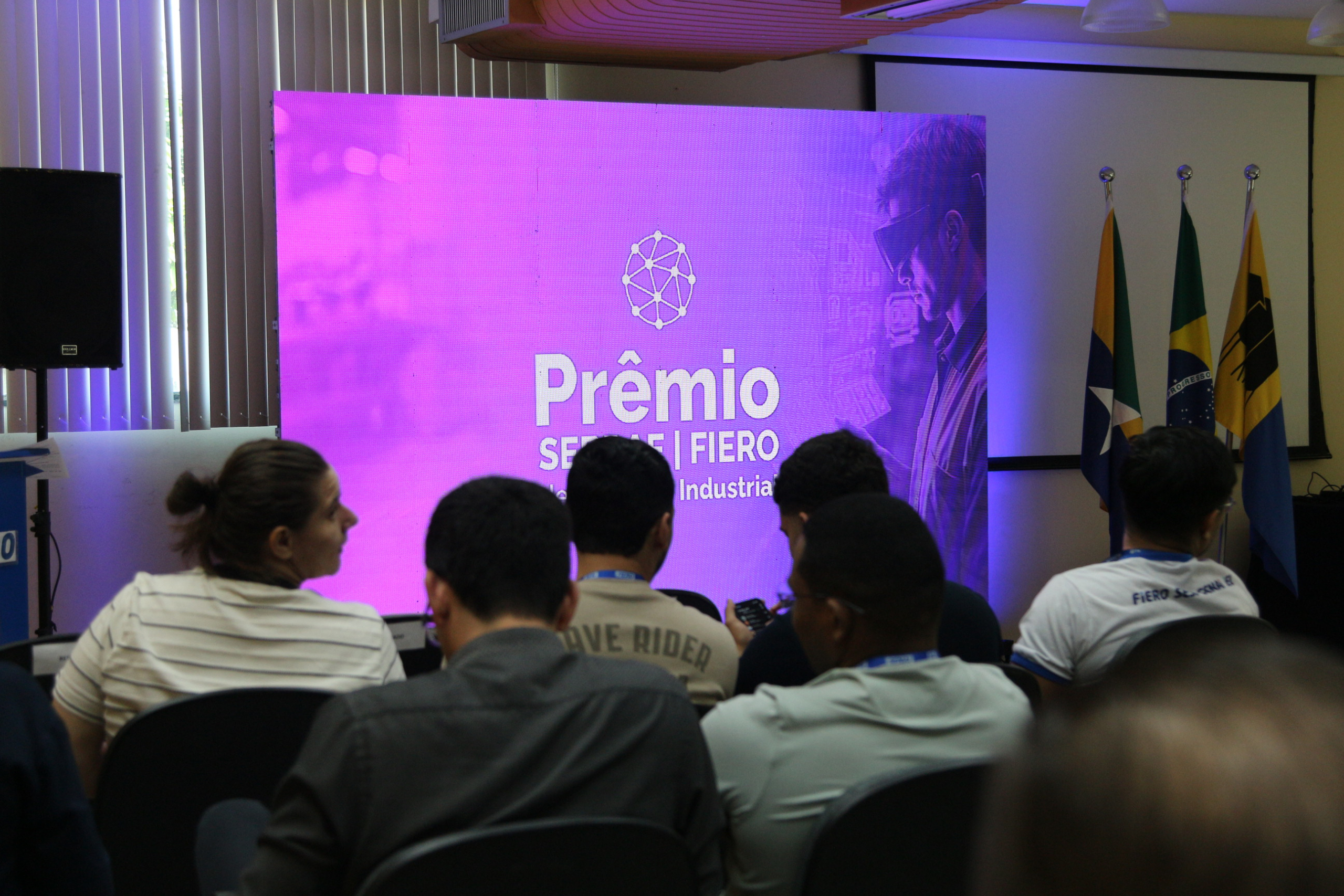 Participantes durante a avaliação técnica das propostas inscritas no Prêmio de Inovação Industrial. Fotos: Fernanda Nabôa.