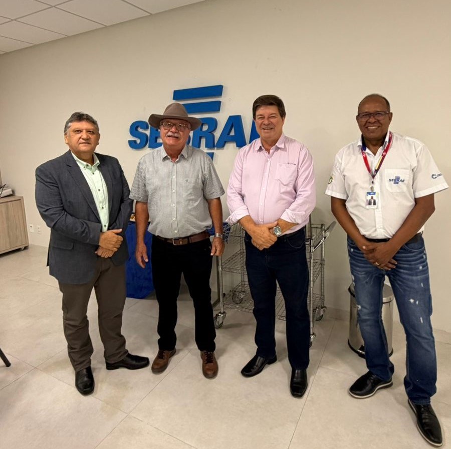 Reunião institucional reuniu o diretor superintendente do Sebrae RO, Darci Cerruti, Charif Mohamed e o vice-prefeito Aparecido Donadoni, fortalecendo a articulação com o poder público municipal.