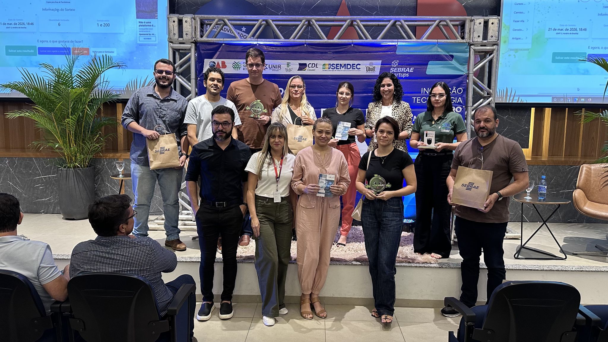 Empreendedores, estudantes e produtores rurais participam de debates e trocas de conhecimento no evento