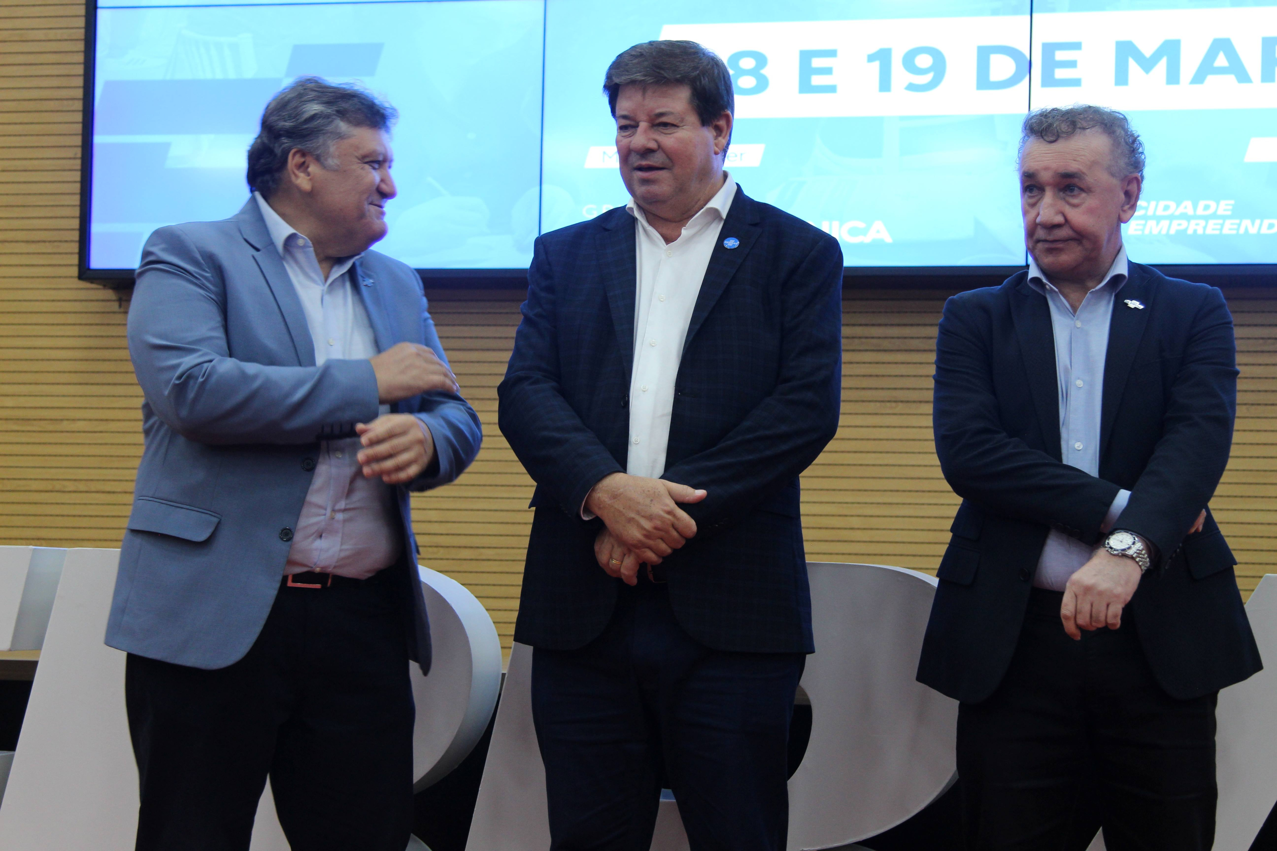 diretor superintendente do Sebrae em Rond&ocirc;nia, Jos&eacute; Alberto An&iacute;sio, o presidente do Conselho Deliberativo Estadual, Darci Cerutti, e o diretor administrativo e financeiro, Edson Lemos, durante cerim&ocirc;nia do Pr&ecirc;mio Sebrae Prefeitura Empreendedora, realizada em Rond&ocirc;nia.