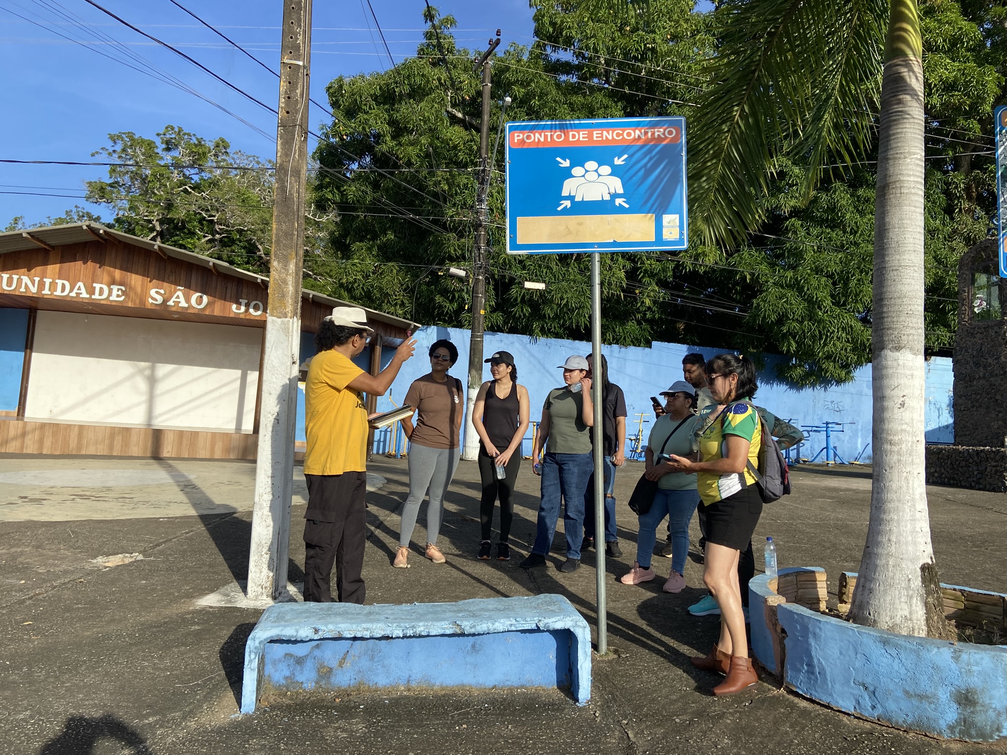 Visitantes percorrem pontos hist&oacute;ricos e culturais da capital durante guiamento promovido pela Bera Turismo, experi&ecirc;ncia que conecta hist&oacute;ria, gastronomia e saberes da cultura beradeira em Porto Velho. Foto: Ag&ecirc;ncia Accutis / Bera Turismo