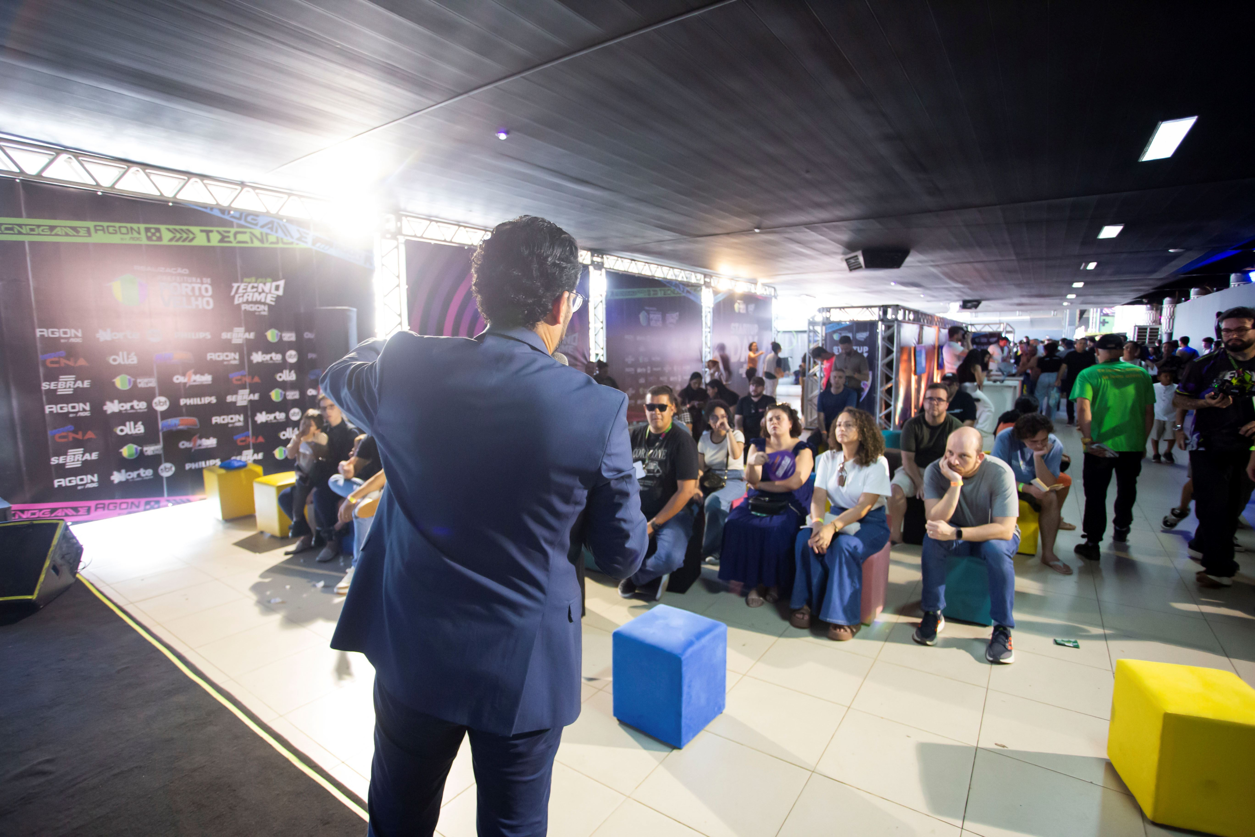 Participantes acompanham a programa&ccedil;&atilde;o do Startup Day, que promove troca de conhecimento e conex&otilde;es no cen&aacute;rio da inova&ccedil;&atilde;o.