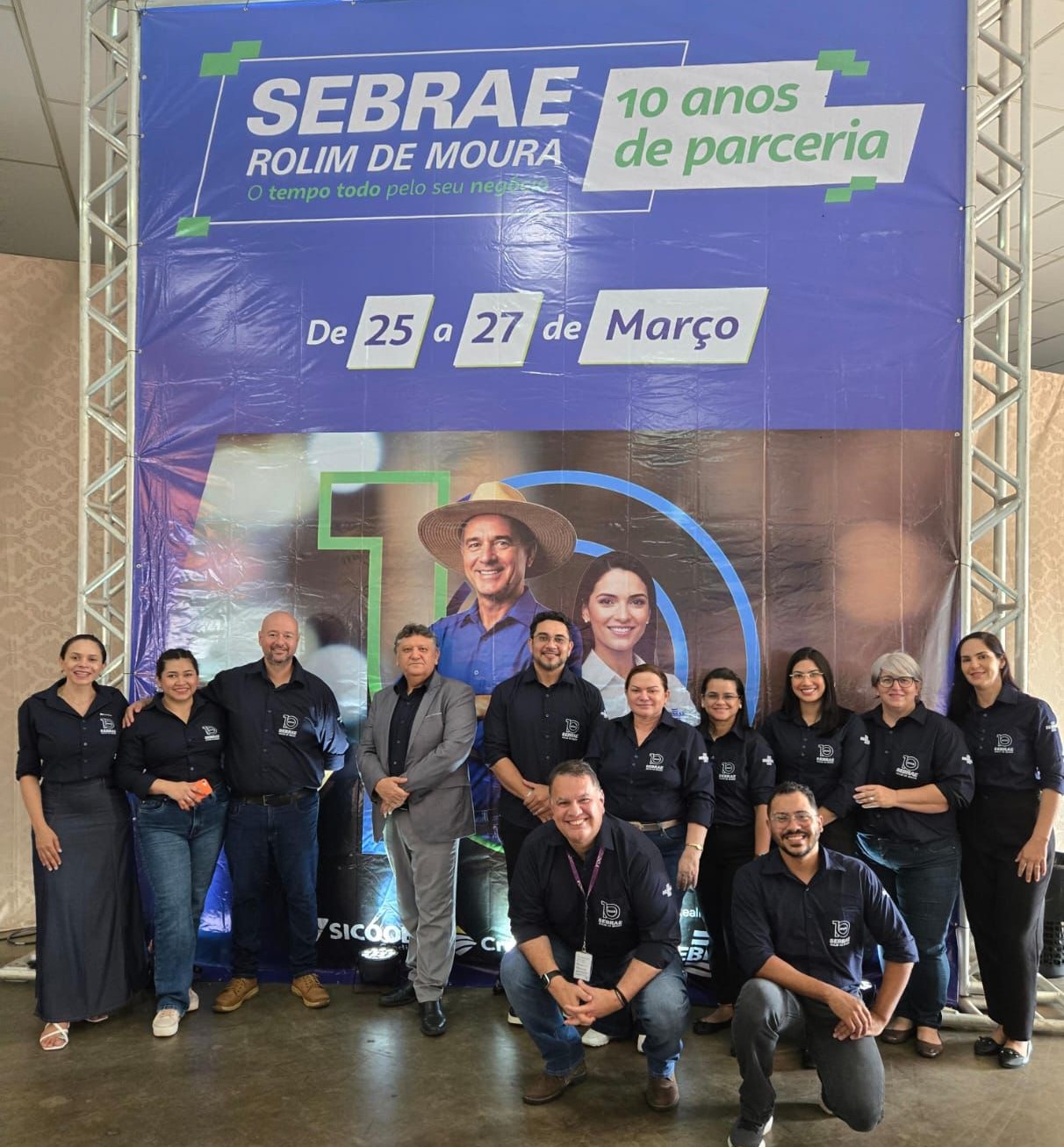 Equipe técnica do Sebrae em Rondônia reunida, somando talentos e esforços para entregar um evento à altura de quem acredita no empreendedorismo como força de transformação.
