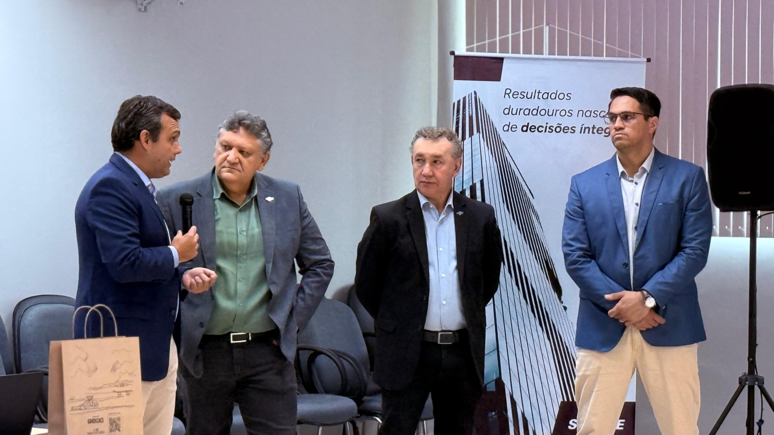 O diretor-superintendente José Alberto Anísio e o diretor administrativo-financeiro Edson Lemos marcaram presença na 12ª Reunião de Gerentes da Integridade do Sistema Sebrae.