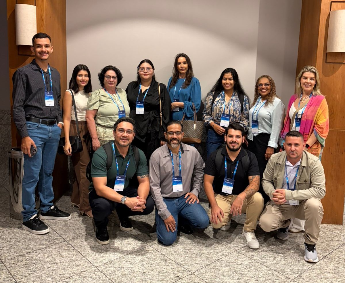 Profissionais reconhecidos com o Selo Sebrae de Referência em Atendimento 2025 representam municípios de Rondônia durante programação do Transformar Juntos.