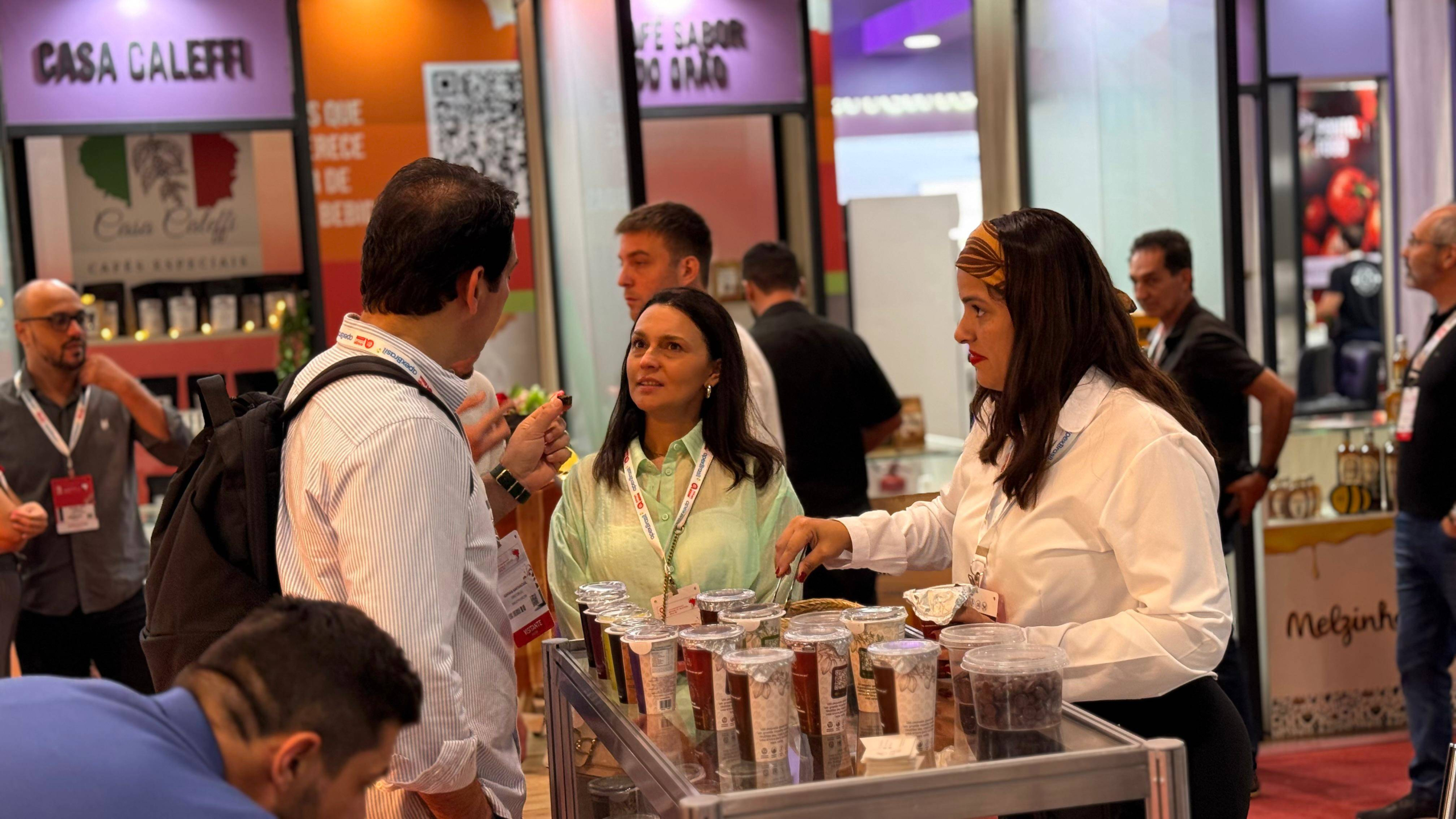 A Cacau Raiz apresenta seus produtos durante a Anuga Select Brazil 2026, reforçando o potencial do chocolate produzido em Rondônia.