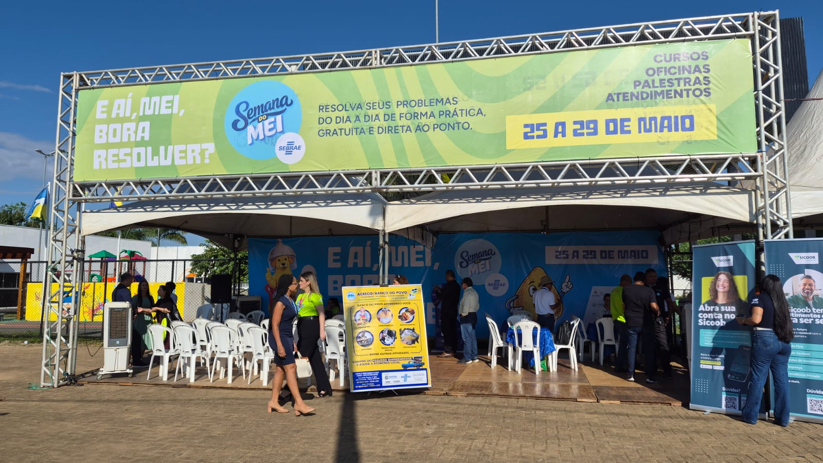 Tenda da Semana do MEI na Pra&ccedil;a CEU recebeu a solenidade oficial de abertura conduzida pelo diretor t&eacute;cnico do Sebrae em Rond&ocirc;nia, Carlos Eduardo Sakagami.