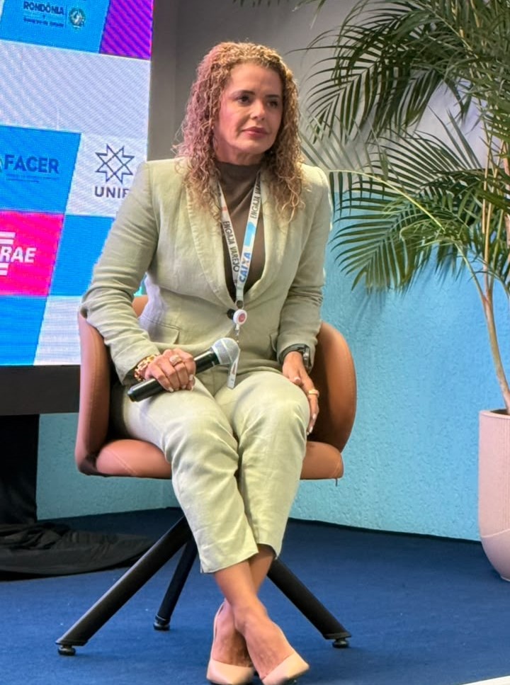 A conselheira Marta Helena Castro de Oliveira compartilhou experiências sobre governança e destacou a importância da atuação conjunta entre a Caixa Econômica Federal e o Sebrae.
