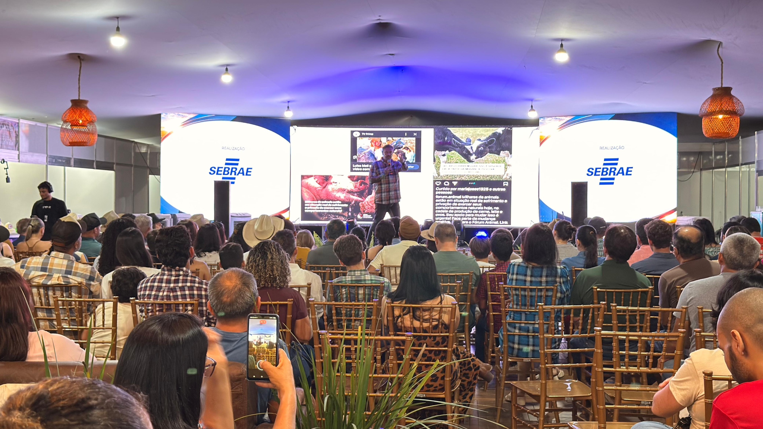 O biólogo e apresentador Richard Rasmussen ministrou palestra sobre <a href=